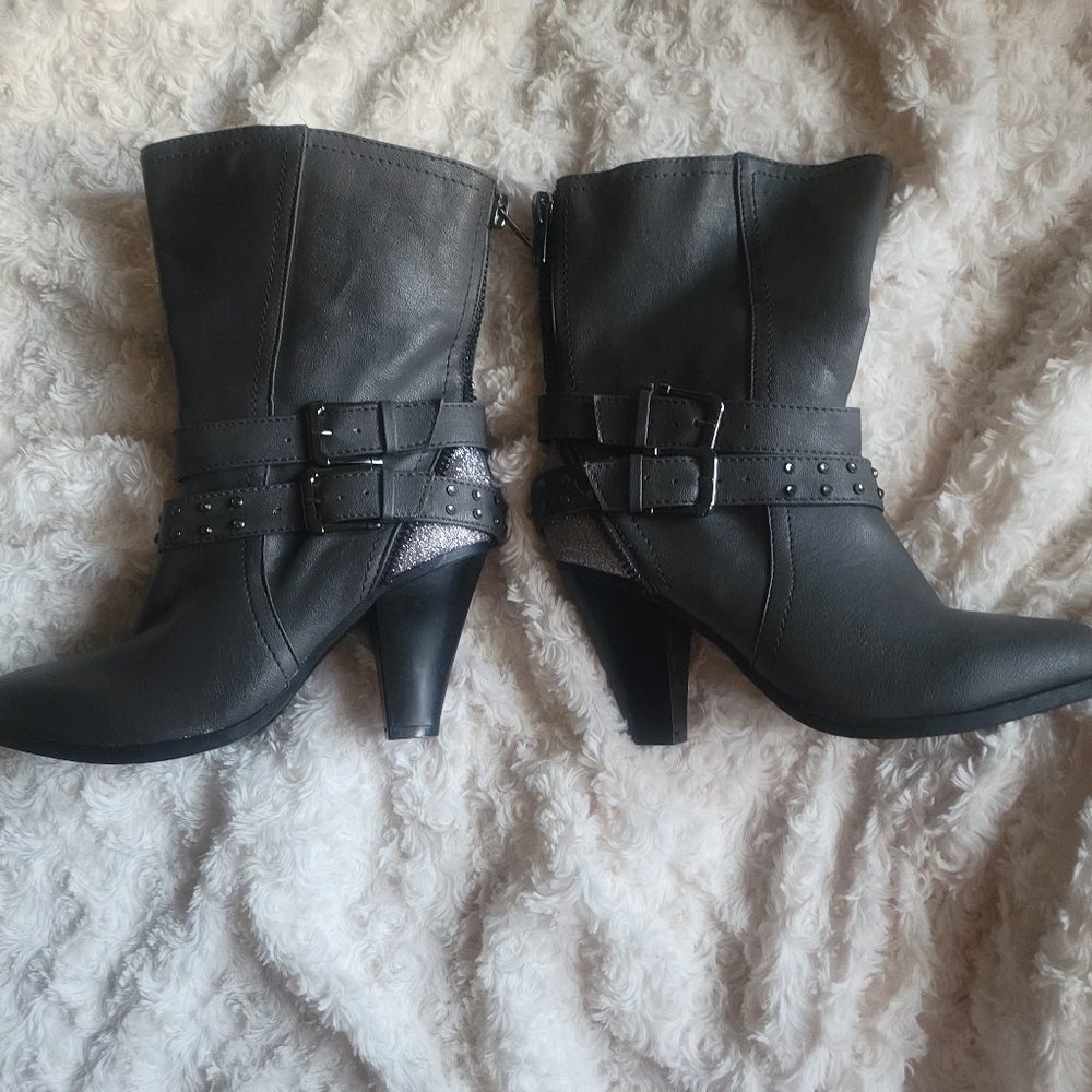 Vanity short heeled booties